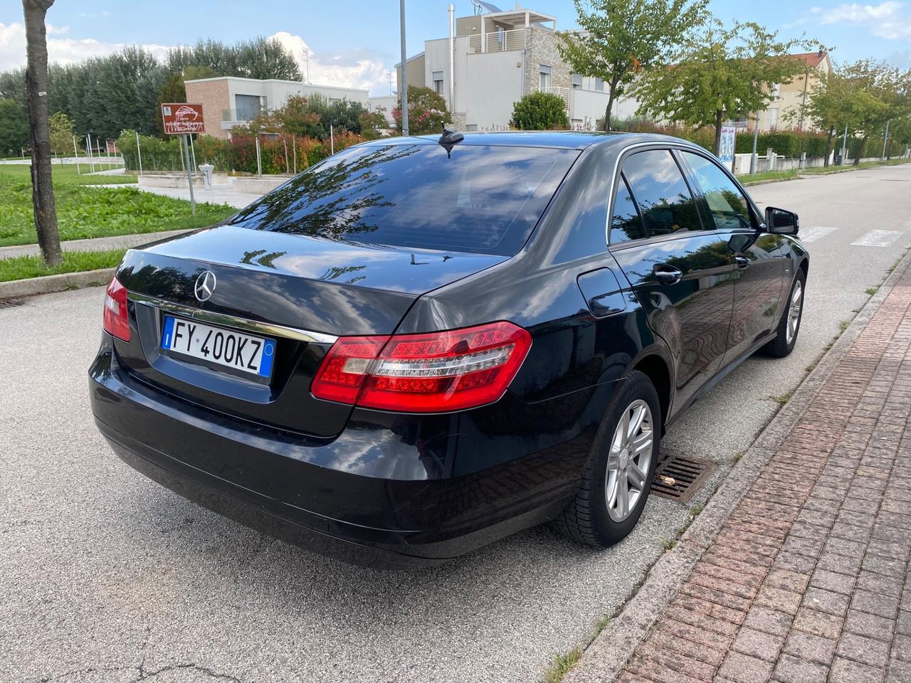 Mercedes-benz E 200 220 CDI BlueEFFICIENCY Elegance