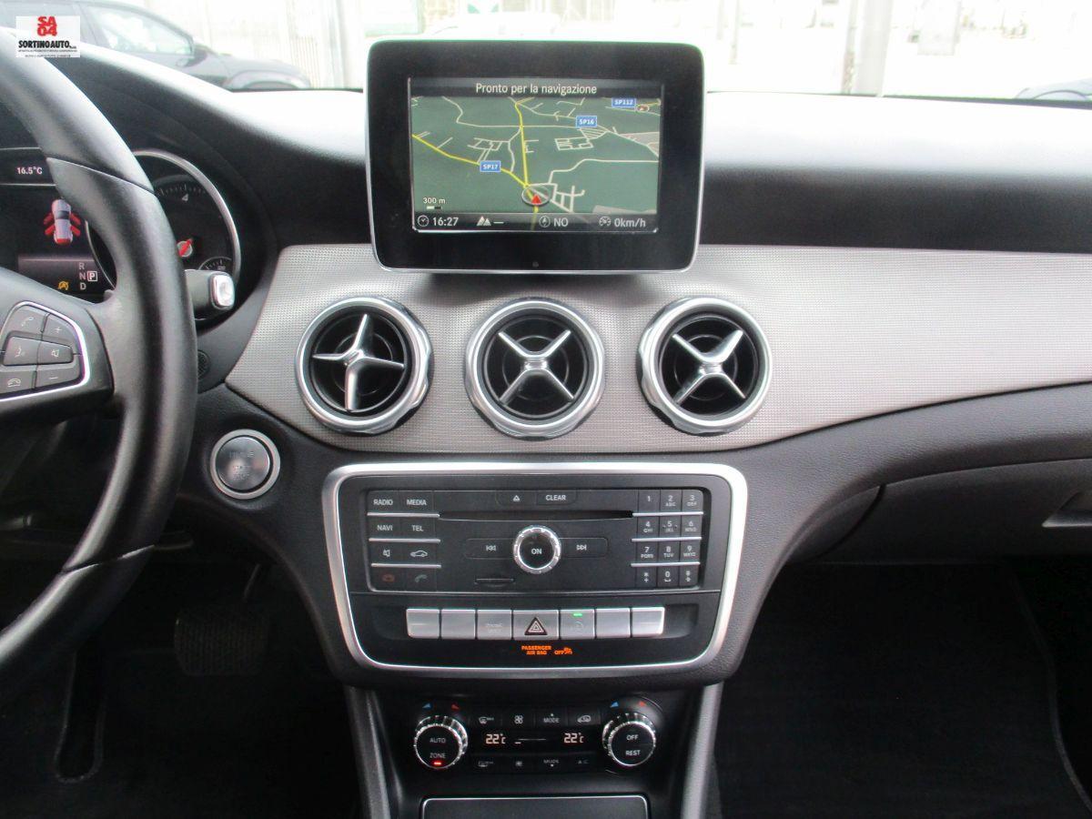 MERCEDES GLA 200 d Automatic Premium-2017