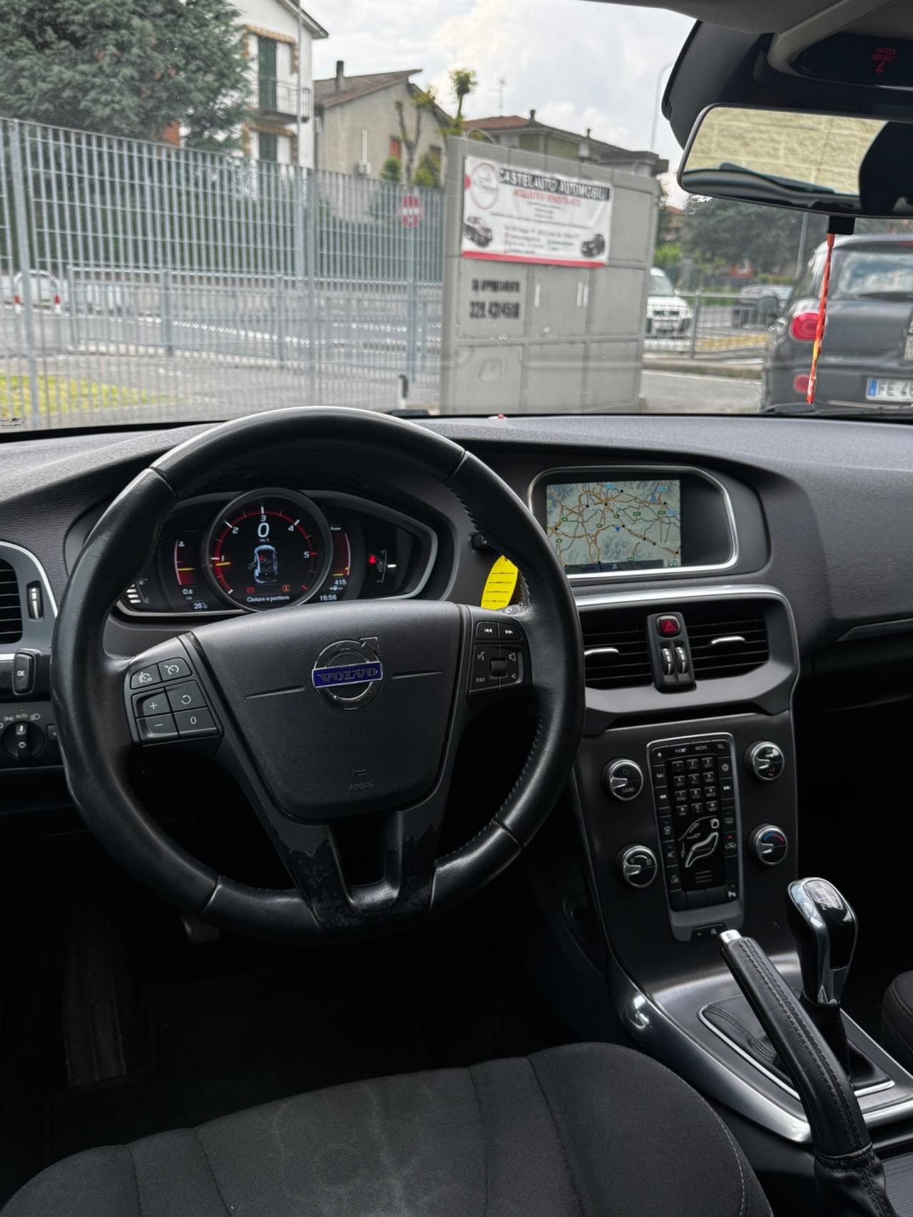 Volvo V40 D2 R-design Momentum