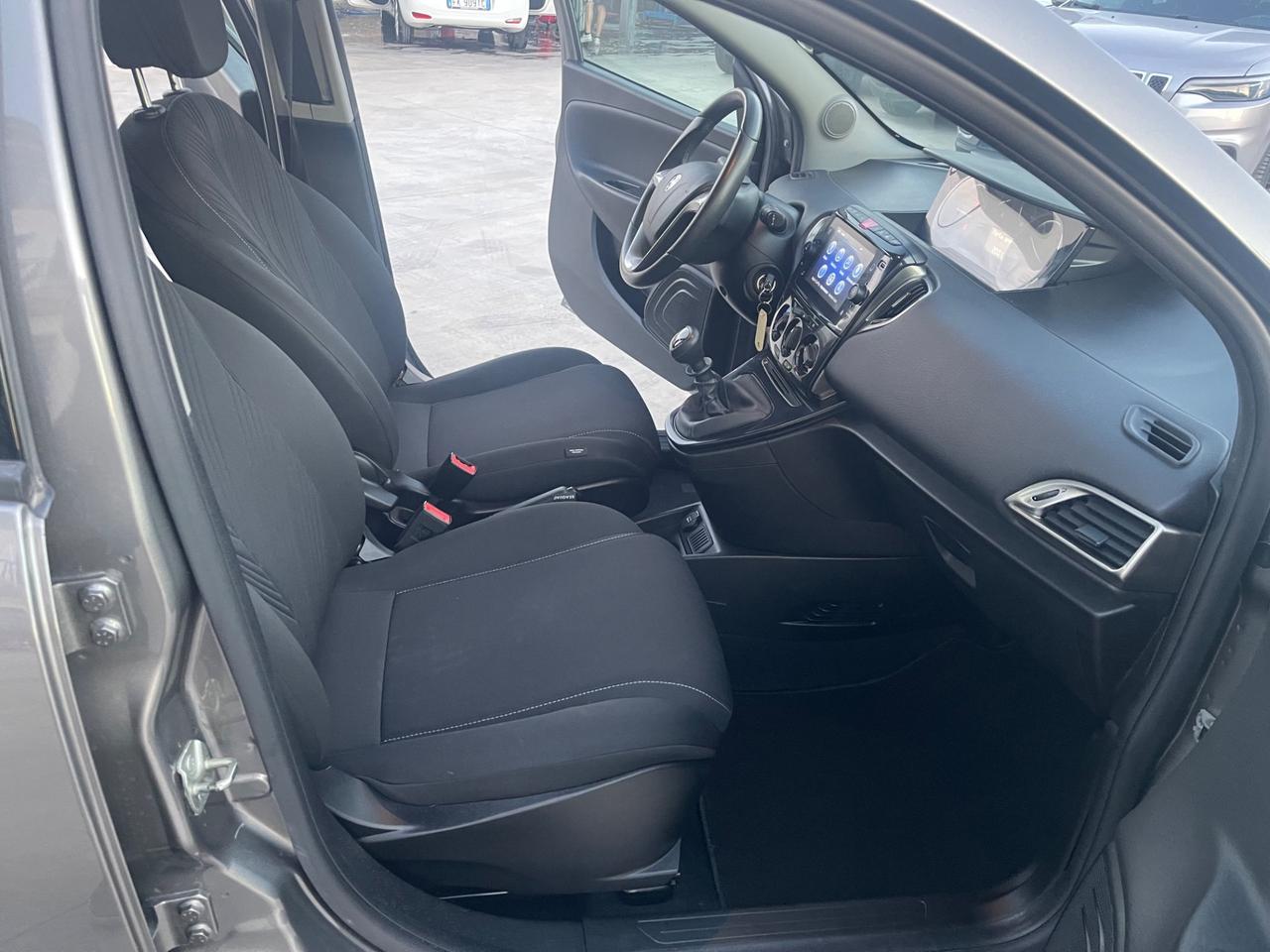 Lancia Ypsilon 1.0 FireFly 5 porte S&S Hybrid Gold