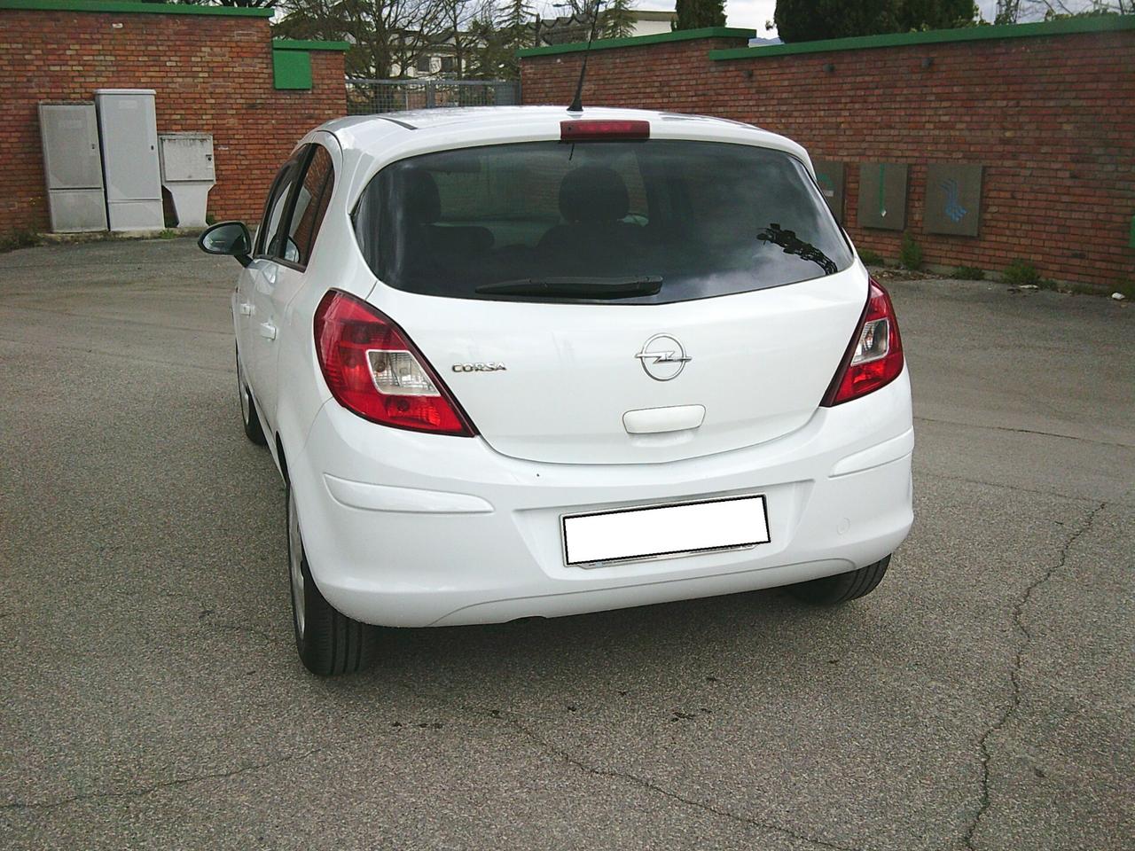 Opel Corsa 1.2 5 porte
