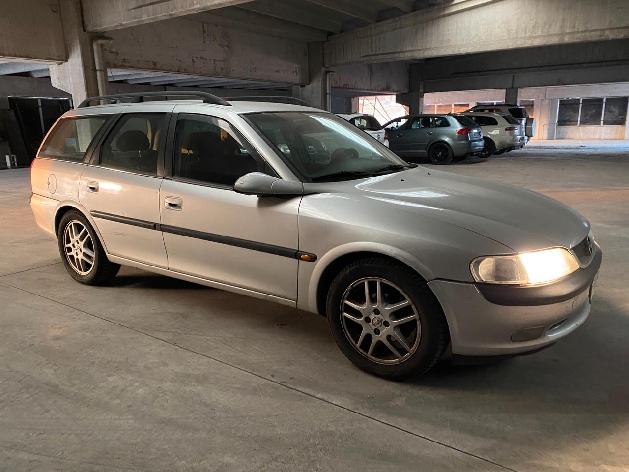Opel Vectra 1.8i 16V cat S.W. CD