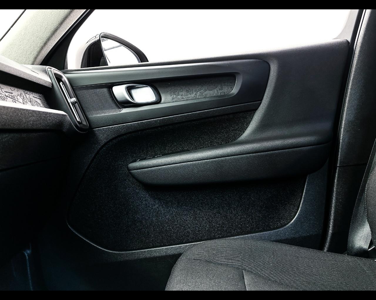 VOLVO XC40 (2017-->) - XC40 T2 Essential