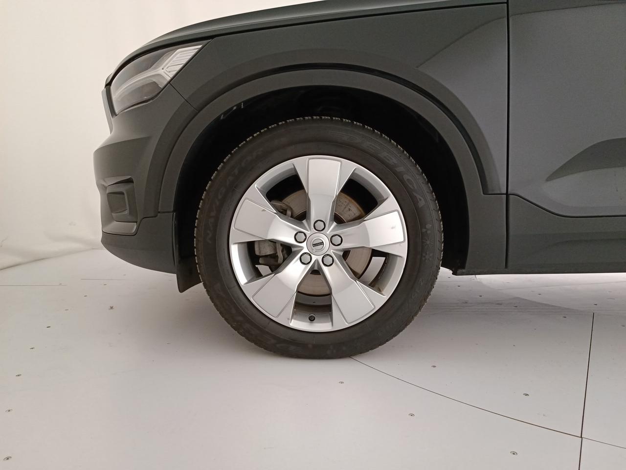 VOLVO XC40 2.0 b4 Momentum awd auto my21