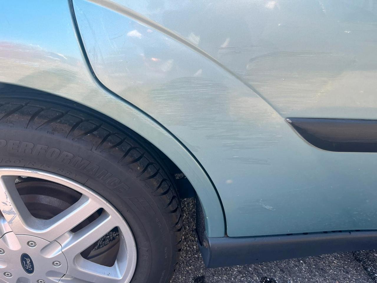 Ford Focus 1.4i 16V cat 5p. Ambiente
