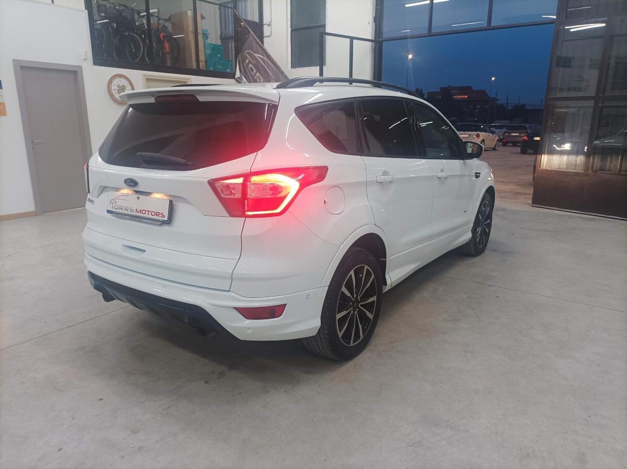 Ford Kuga 2.0 TDCI 150 CV S&S 4WD Powershift ST-Line