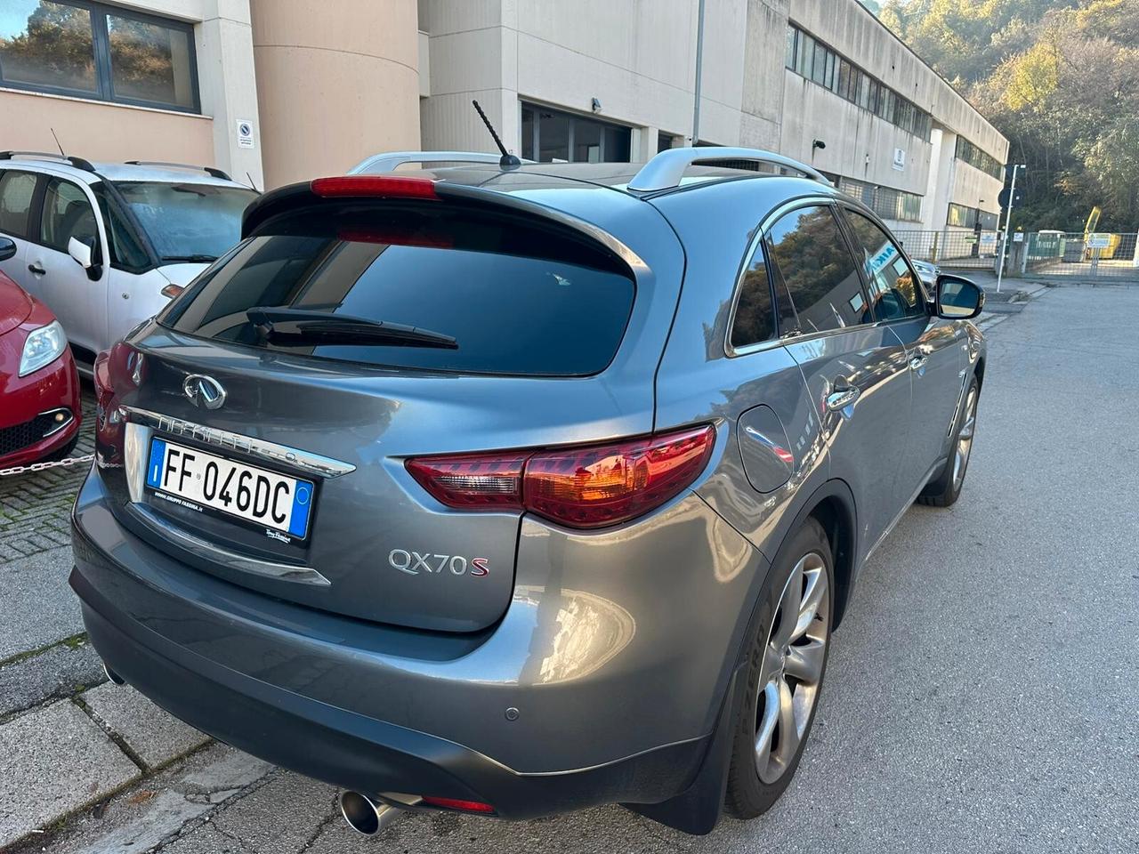 Infiniti QX70 3.0 diesel V6 AT S Premium