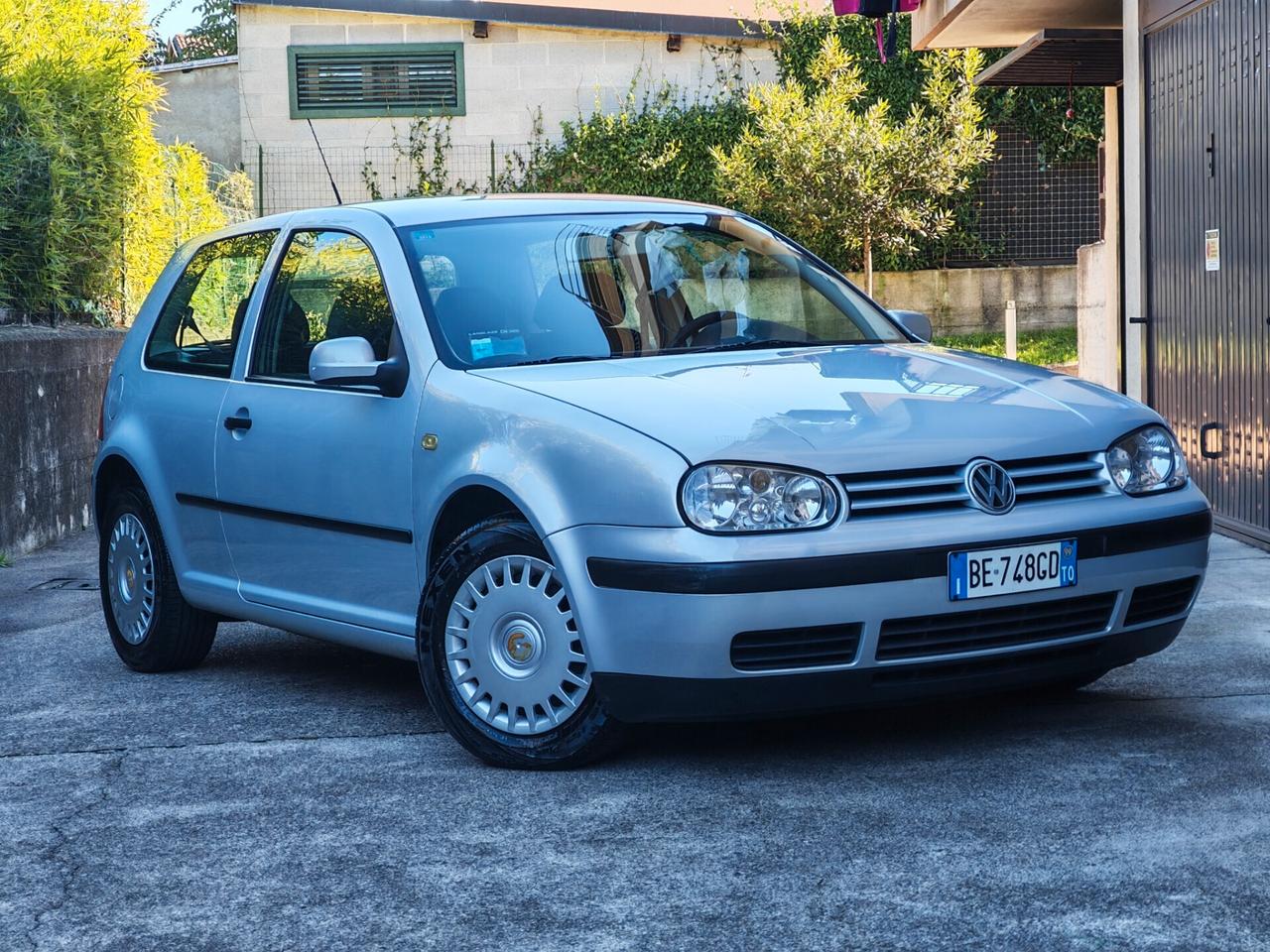 Volkswagen Golf 1.6 BENZINA 100cv / 86.000km / Unipro