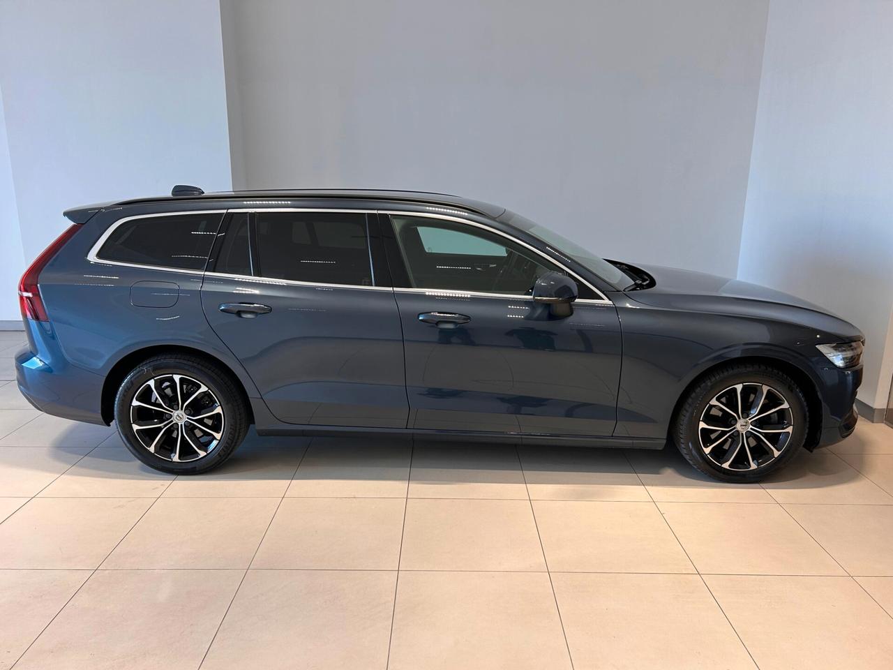 Volvo V60 B4 (d) MOMENTUM BUSINESS PRO CAMBIO AUT. *IVA ESPOSTA*
