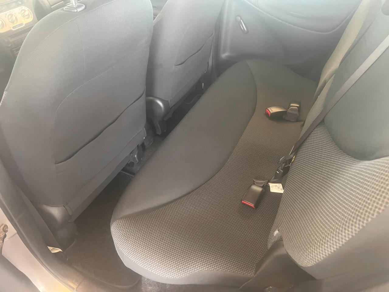 Toyota Yaris 1.4 tdi D-4D cat 5 porte Sol UNICA PROPRIETARIA KM 104.281