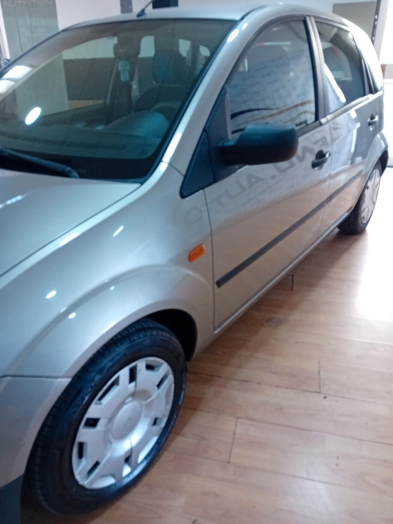 Ford Fiesta 1.2 16V 5p. Ghia