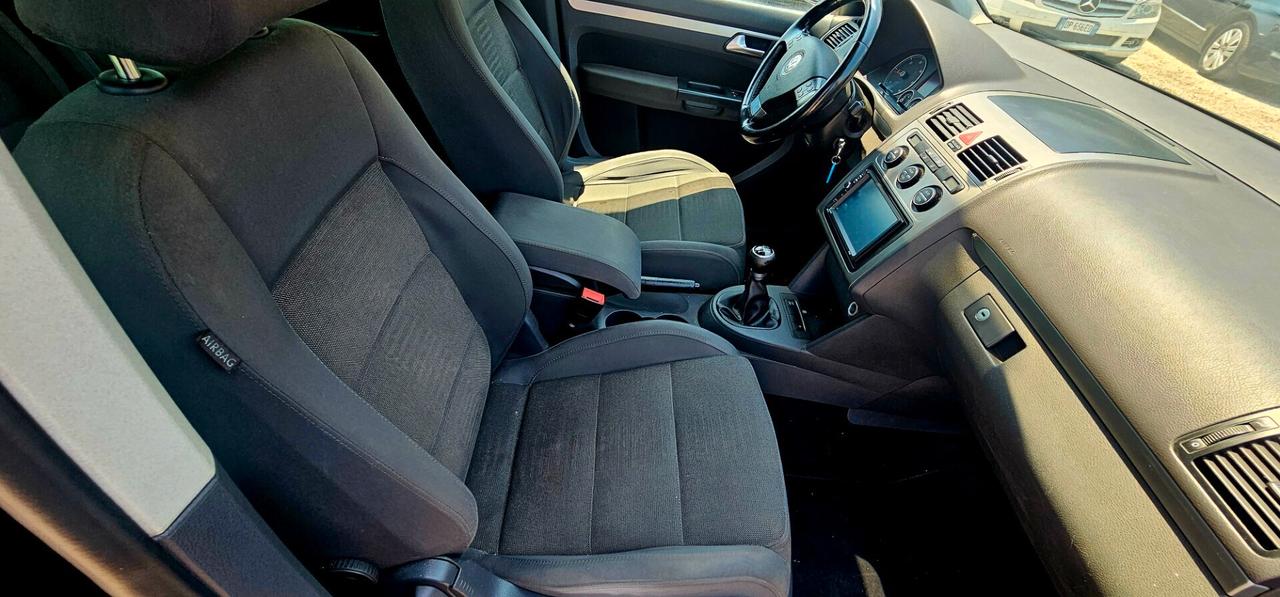 Volkswagen Touran 7 posti 2.0 16V TDI Highline