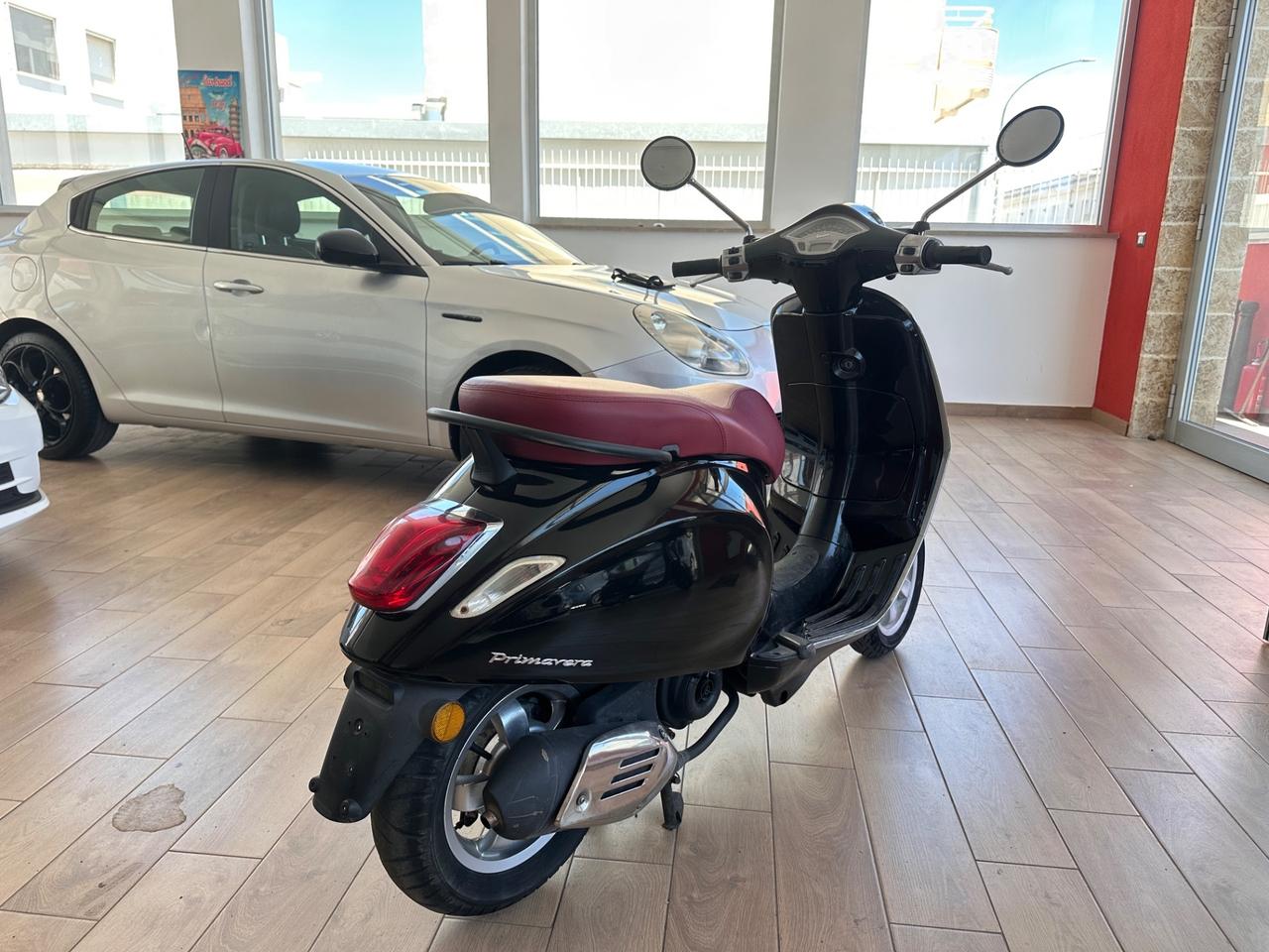 Piaggio Vespa 50 Primavera-BLACK&RED