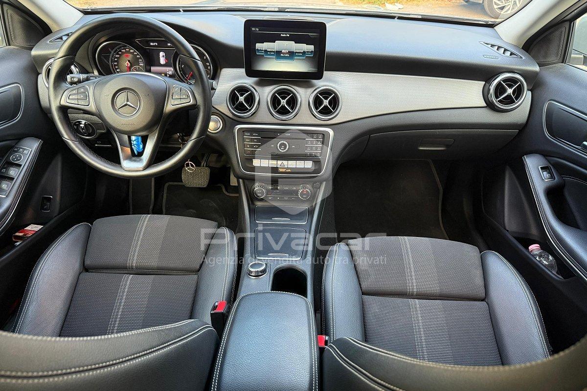 MERCEDES GLA 200 d Automatic Sport