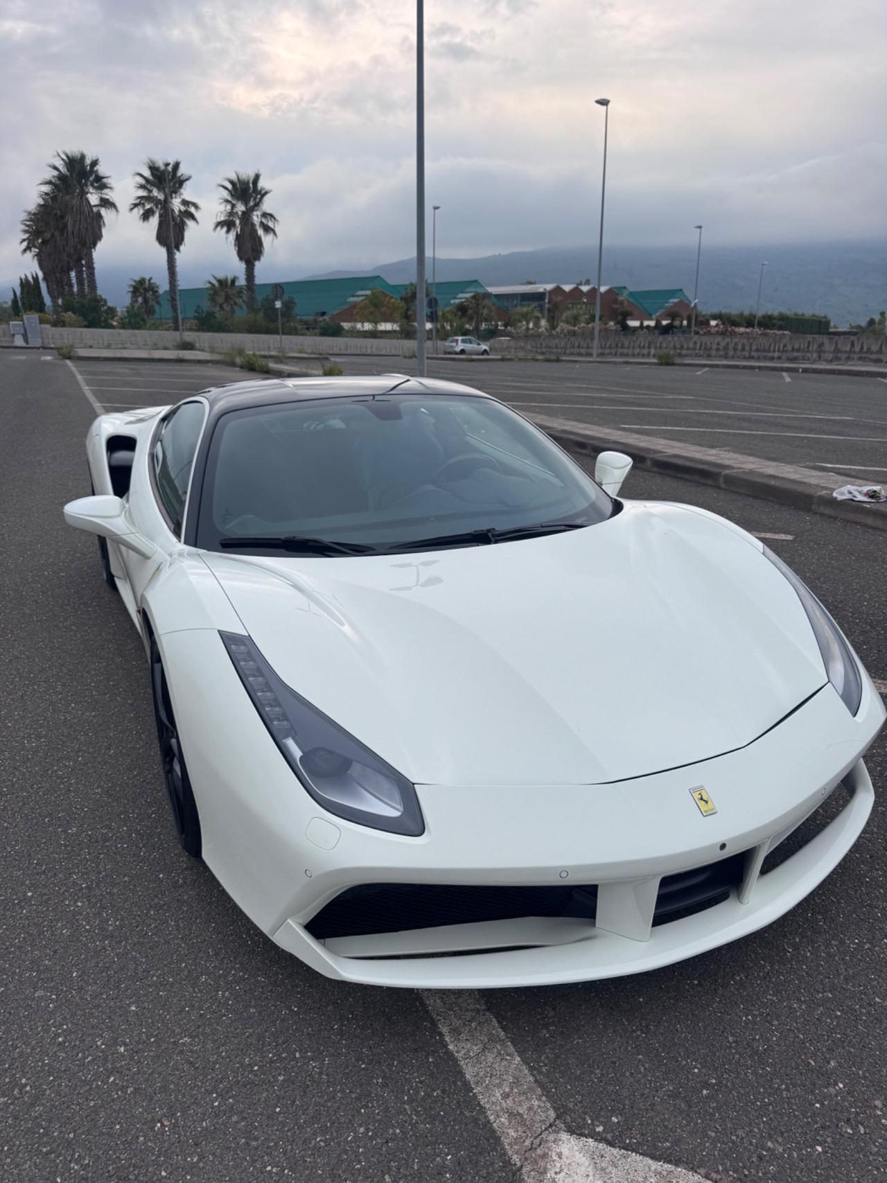 Ferrari 488 GTB PERMUTE iva book full lift carbonio