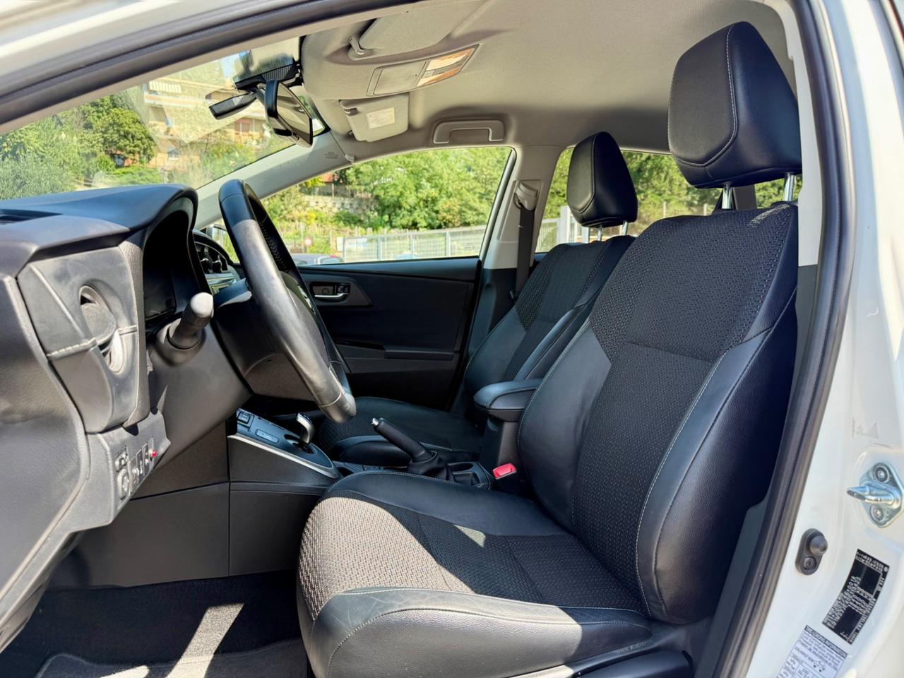 Toyota Auris 1.8 hsd executive
