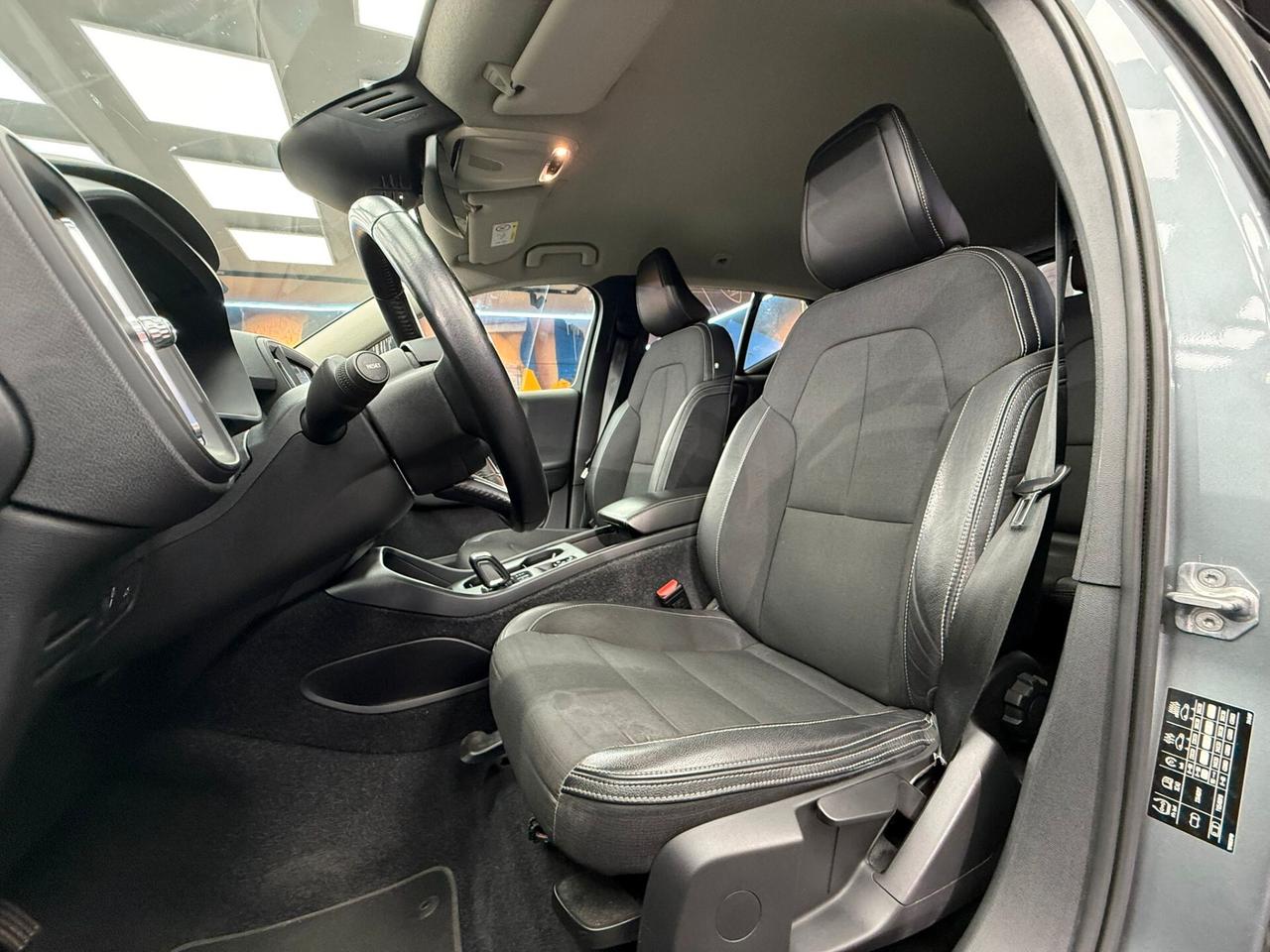 Volvo XC40 D3 AWD Geartronic R-DESING (137)