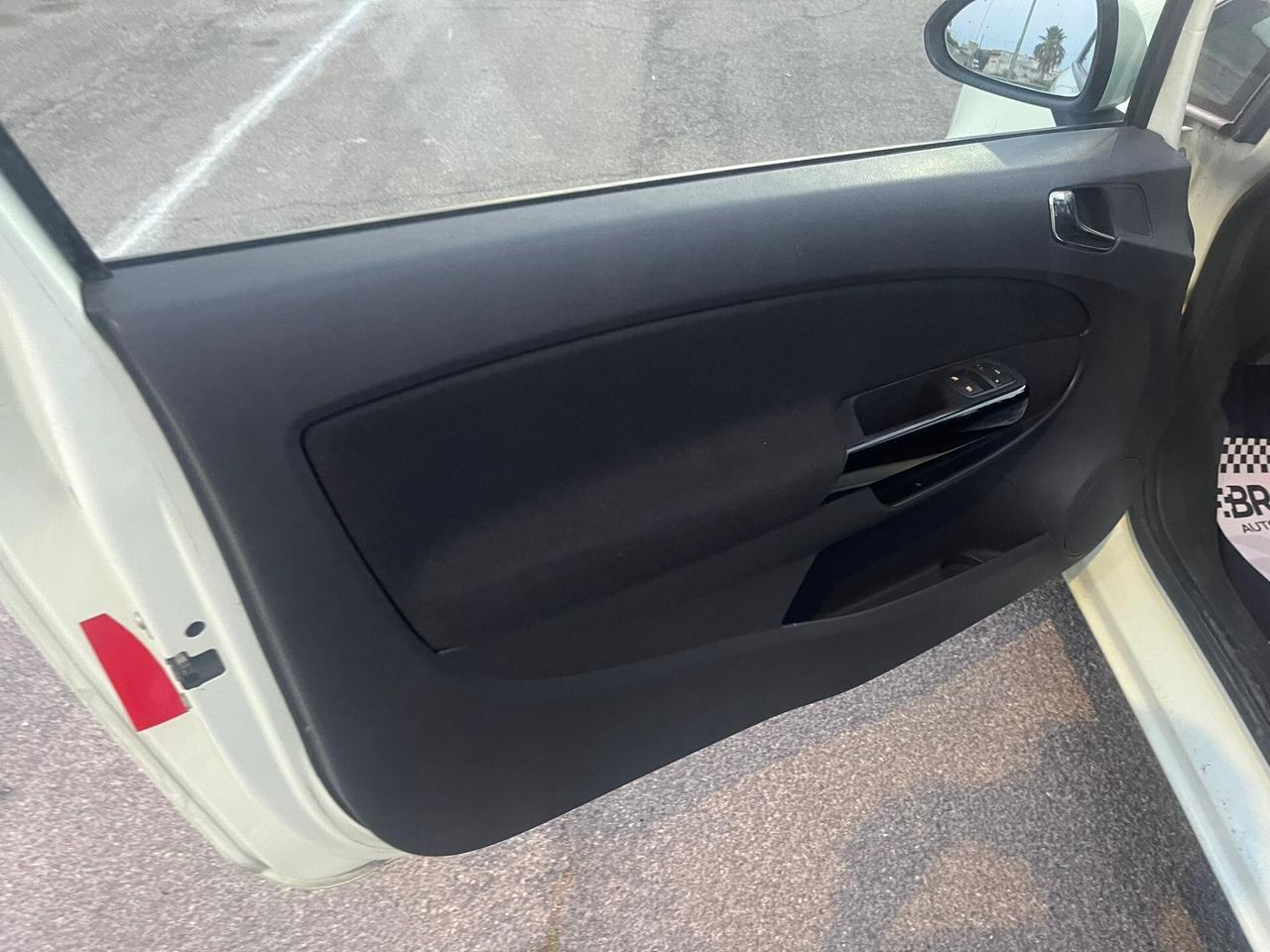 Opel Corsa 1.2 3 porte Elective Unipro 2012