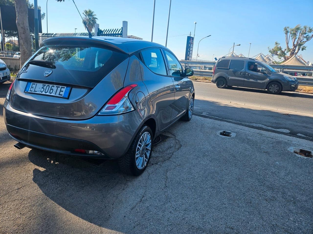 Lancia Ypsilon 1.2 Gold 2013