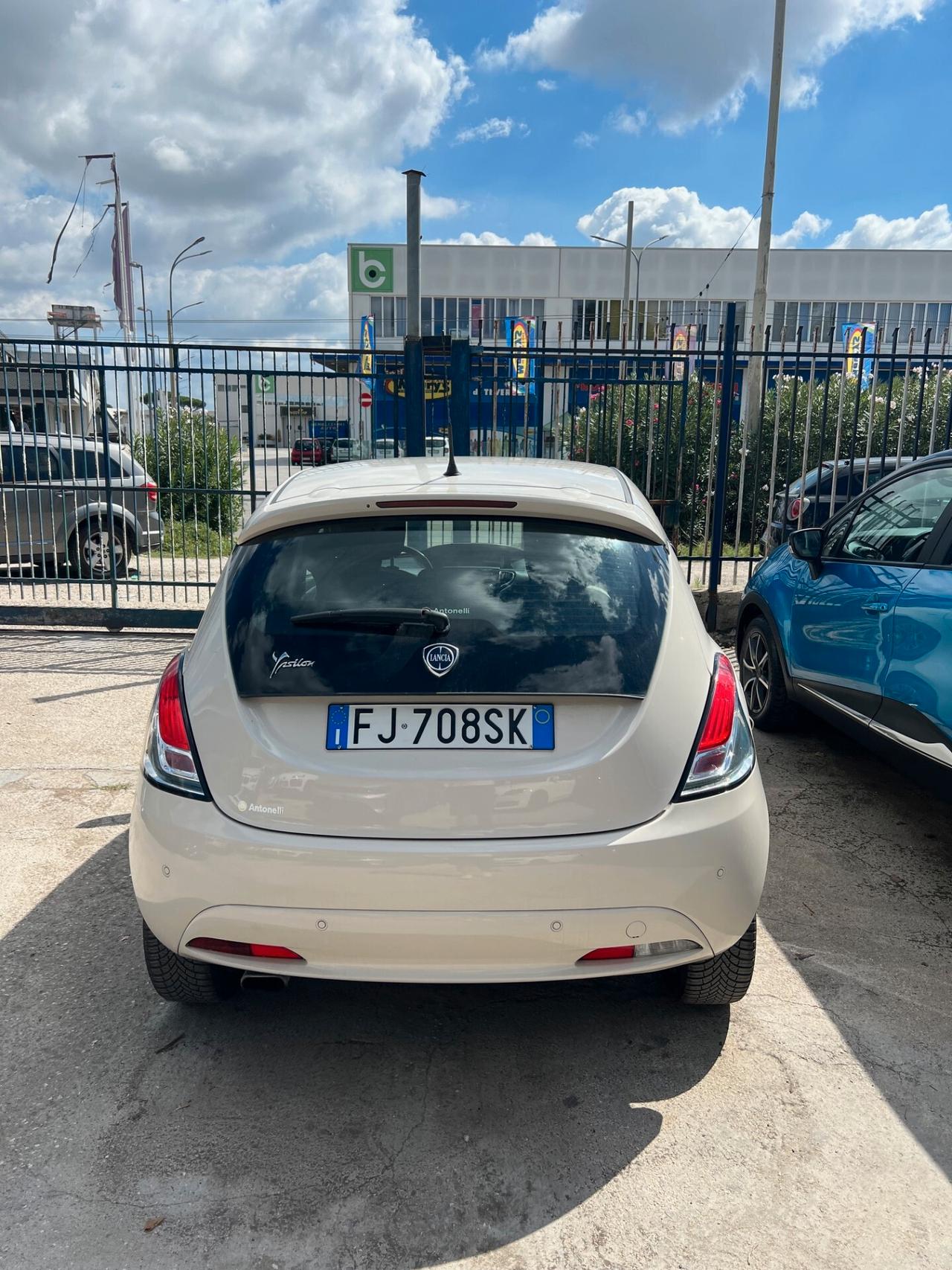Lancia Ypsilon 1.2 69 CV 5 porte platinum