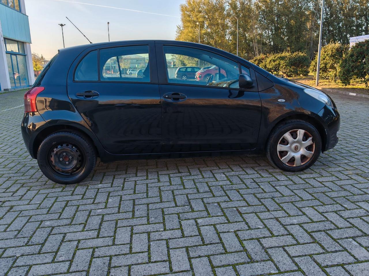 Toyota Yaris 1.0 5 porte Sol