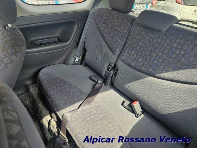 TOYOTA Yaris 1.0i 16V cat 3 porte