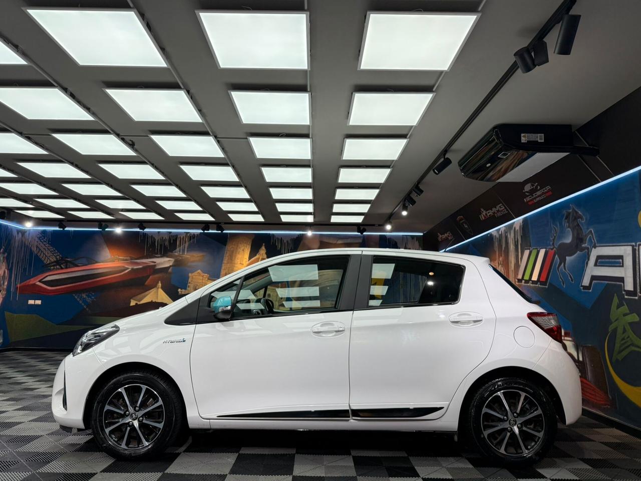 Toyota Yaris 1.5 Hybrid 5 porte Active berlina 2 volumi (940)