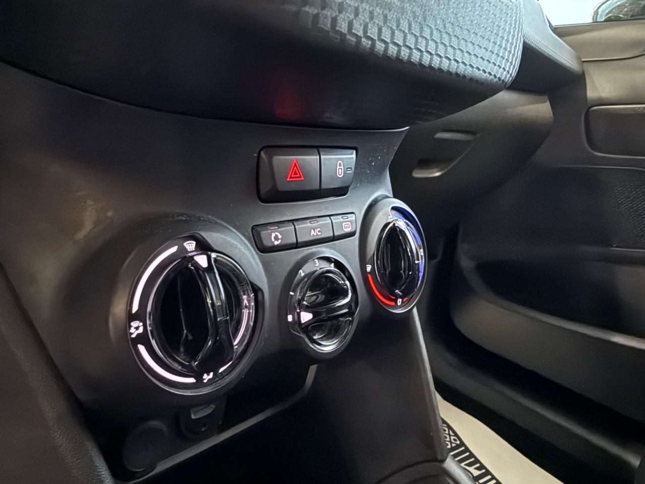 Peugeot 208 1.2 VTI 82 5P Allure STYLE+NAVI/LED2017