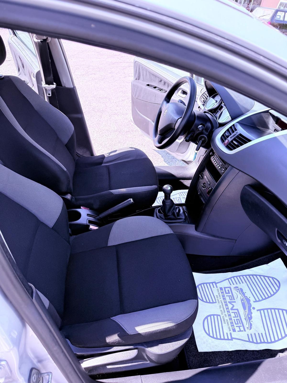 Peugeot 207 1.4 HDi 70CV 5p. Ok neopatentati