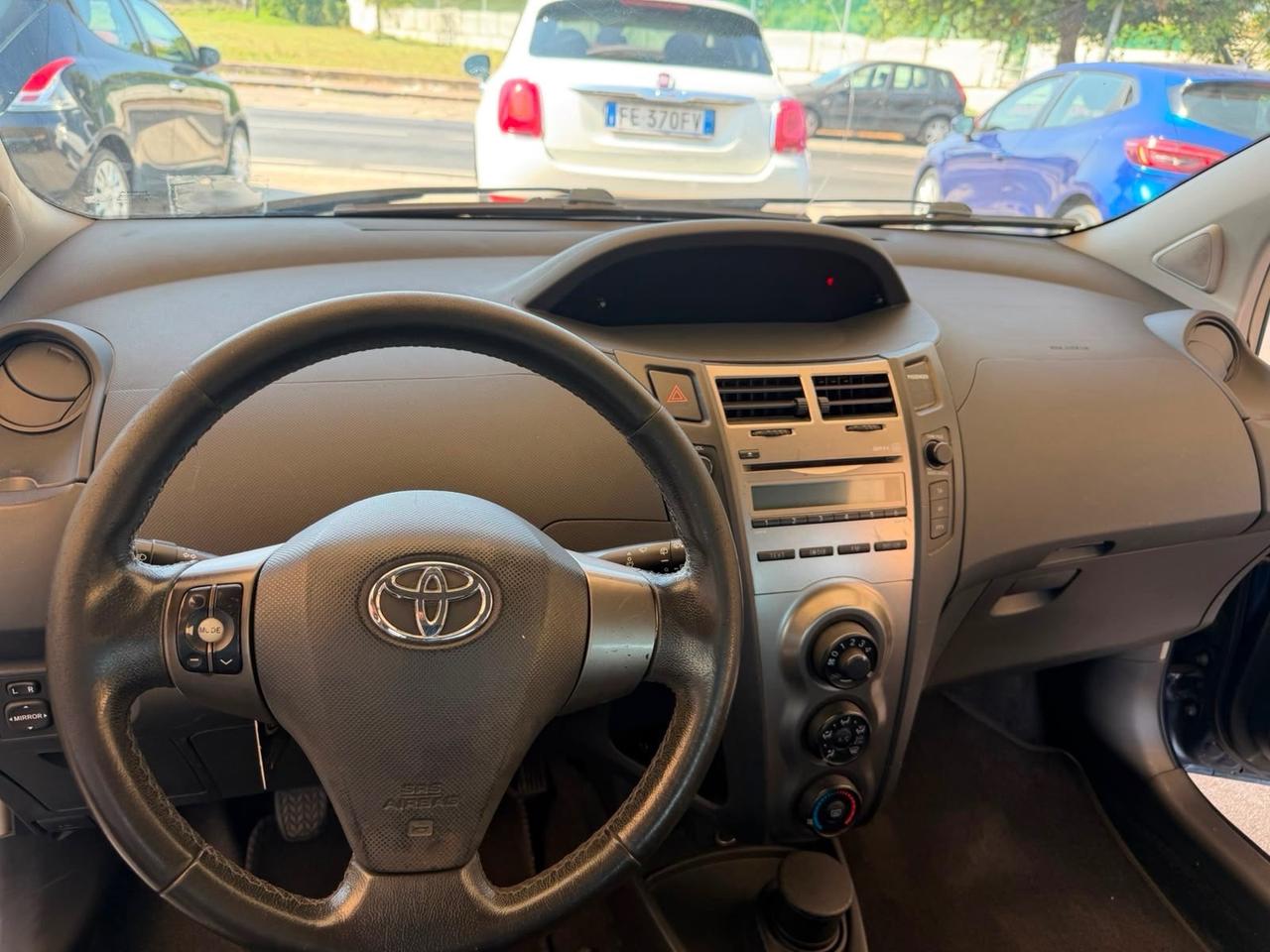 Toyota Yaris 1.0 5 porte Luxury pack