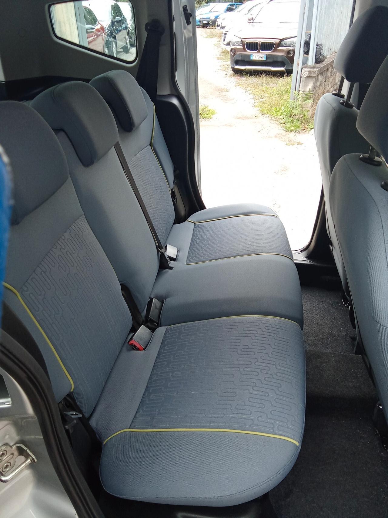 Peugeot Bipper 1.3 HDi 75 Outdoor 011