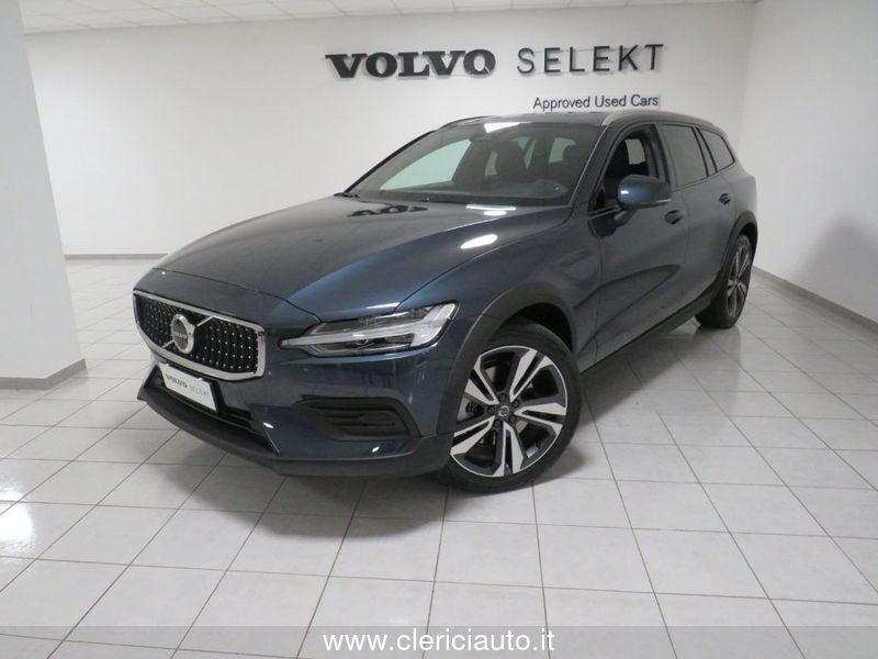 Volvo V60 Cross Country B4 (d) AWD automatico Plus