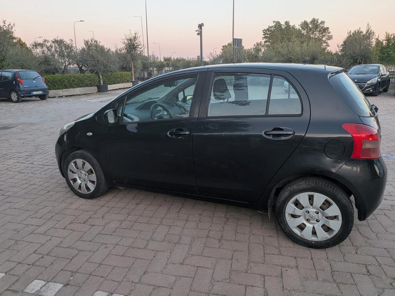Toyota Yaris 1.0 5 porte