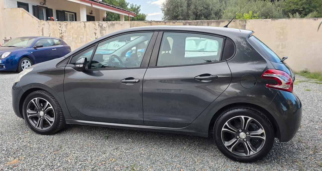Peugeot 208 1.4 HDi 68 CV 5 porte Allure