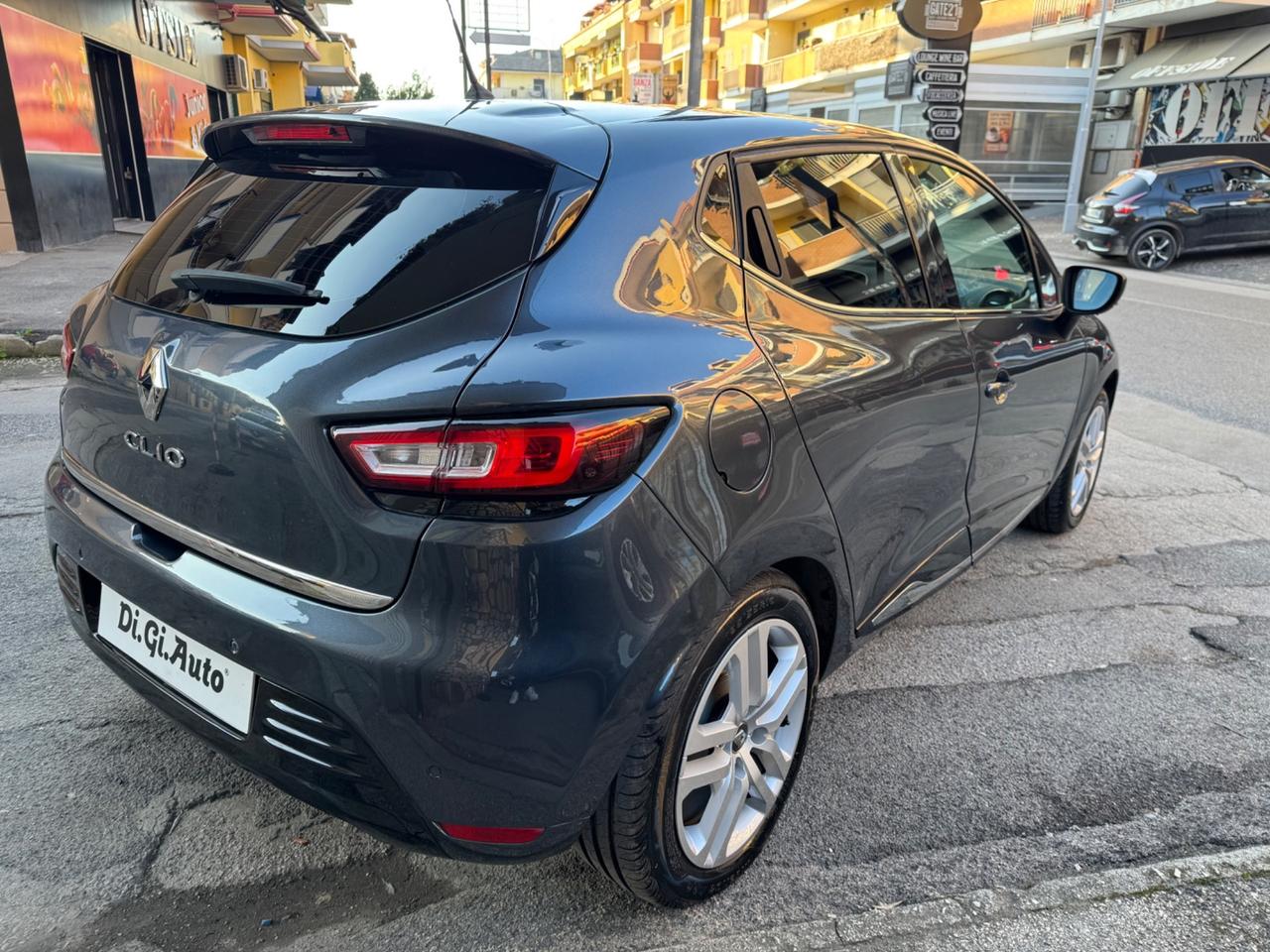 Renault Clio TCe 12V90 CV 5 porte Moschino