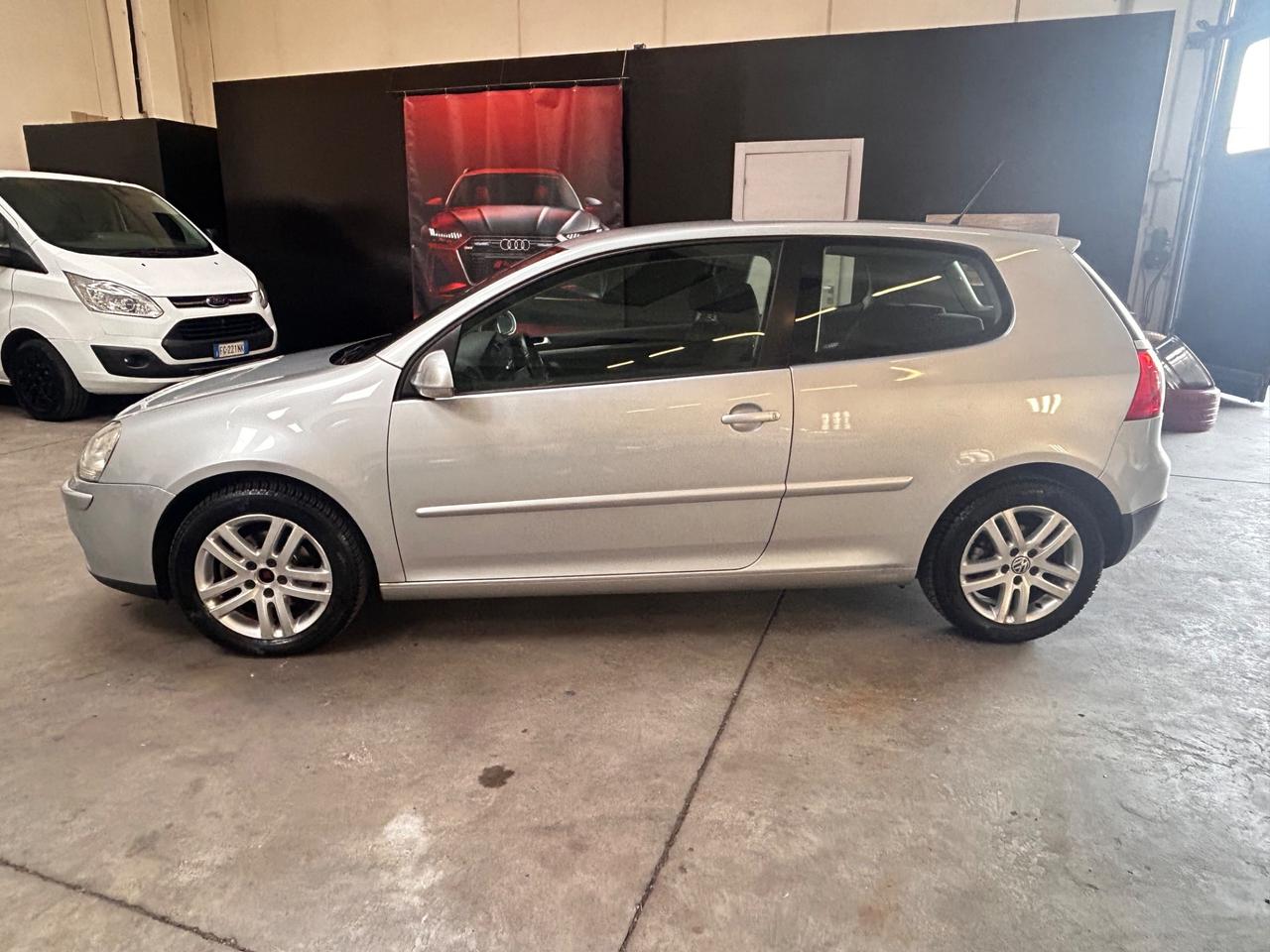 Volkswagen Golf 1600 benzina 101 cv 158000 km