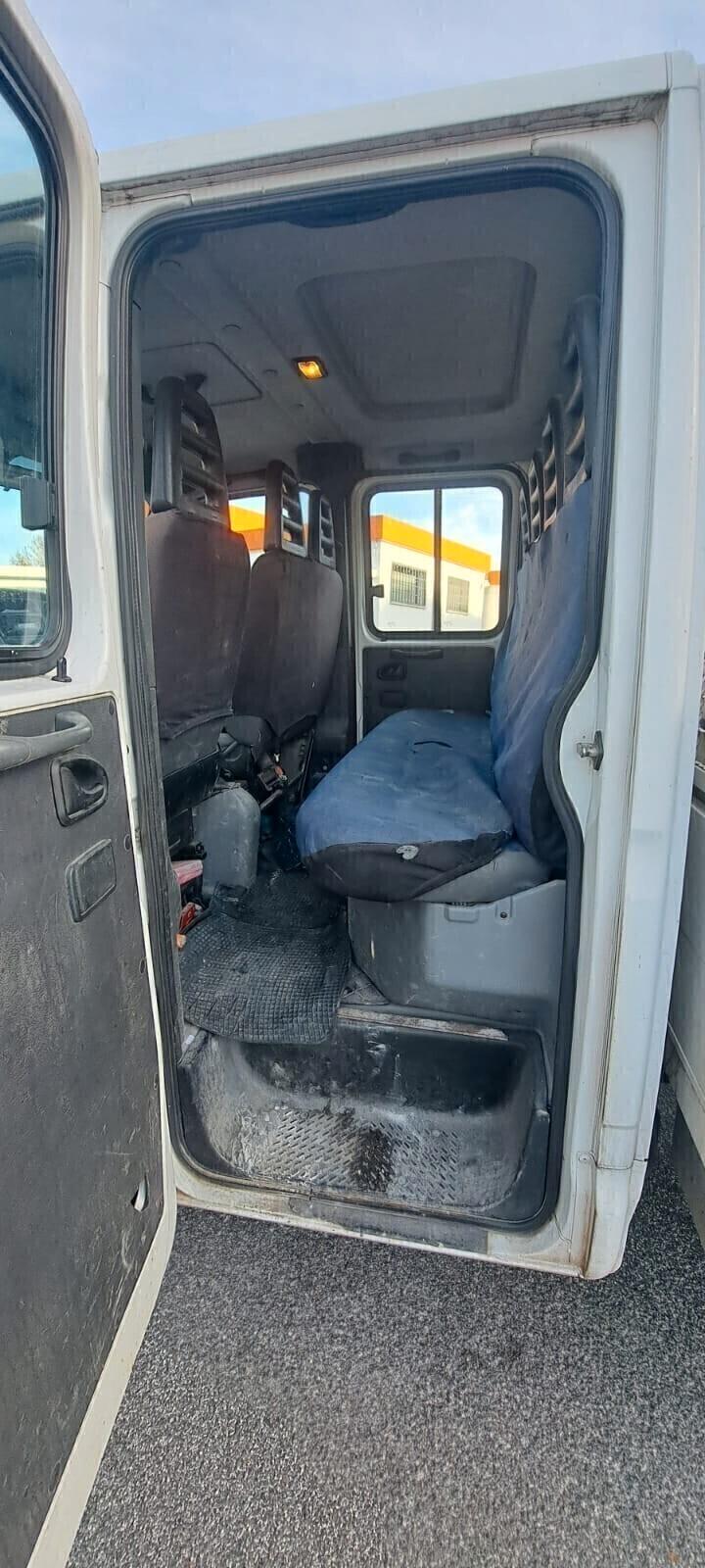 IVECO DAILY CON POSTI E CASSONE