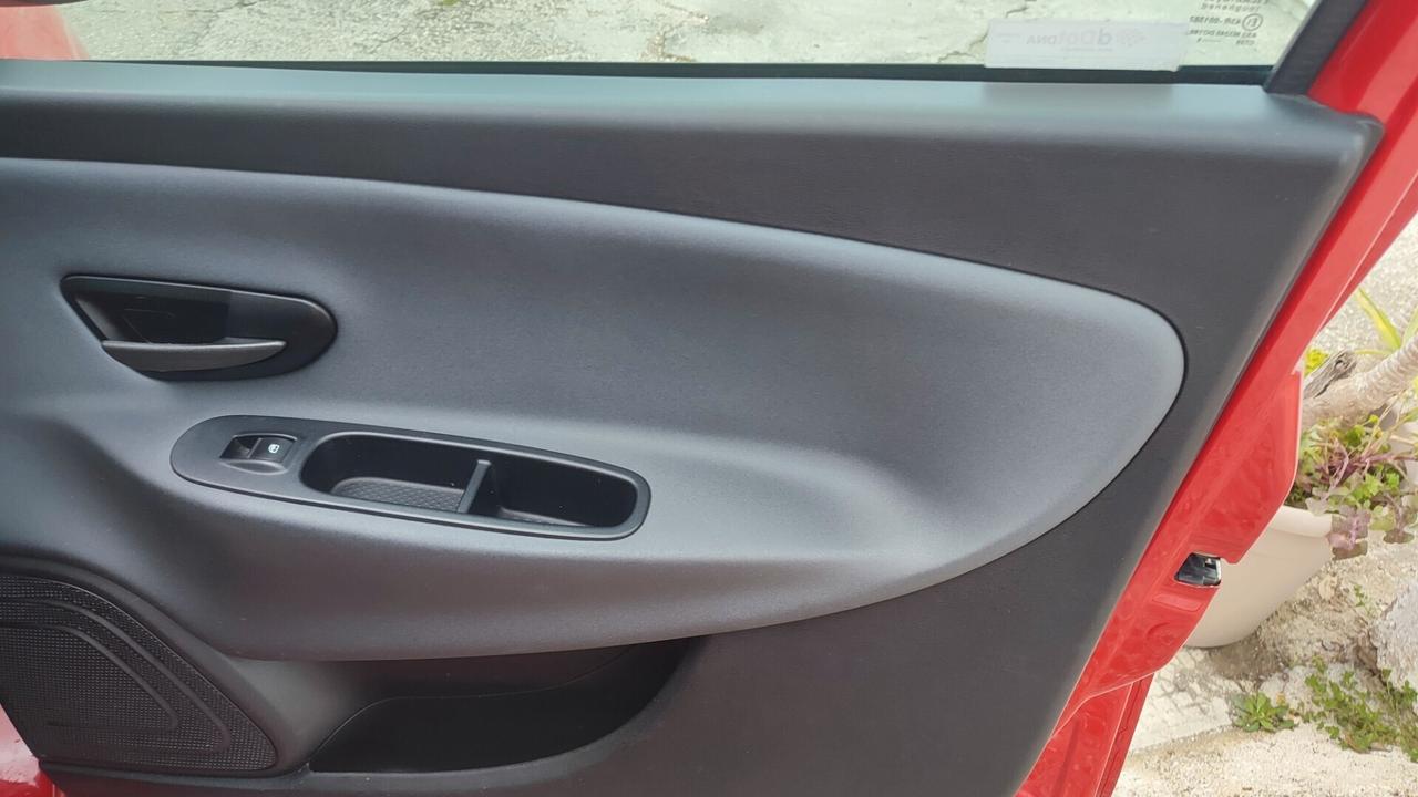 Lancia Ypsilon 1.2 69 CV 5 porte Silver