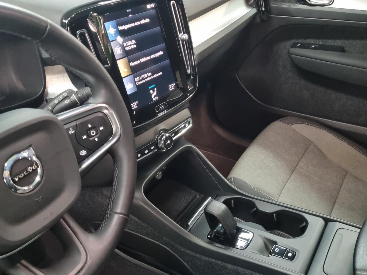 Volvo XC40 T2 automatico Momentum