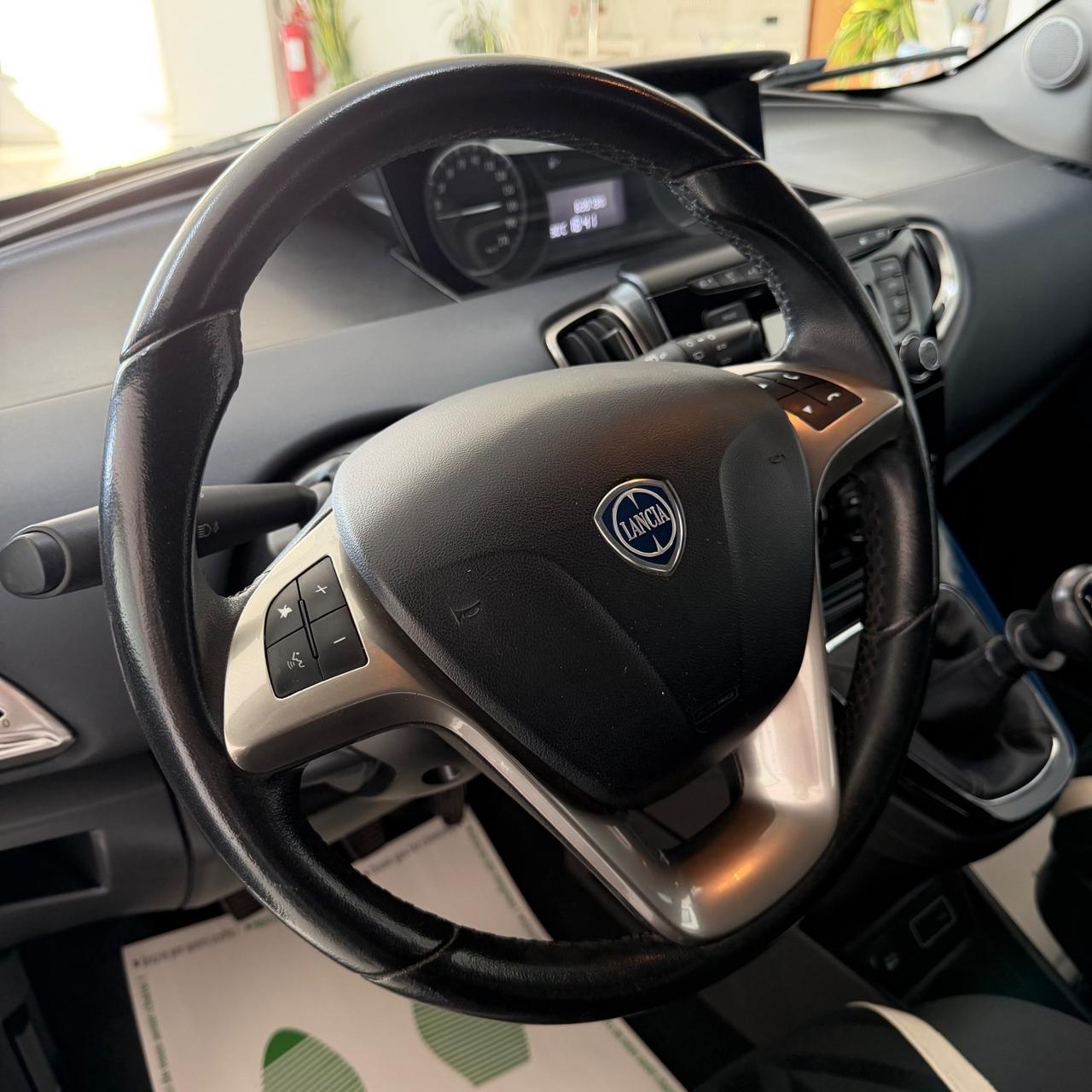 Lancia Ypsilon 1.2 69 CV 5 porte Gold