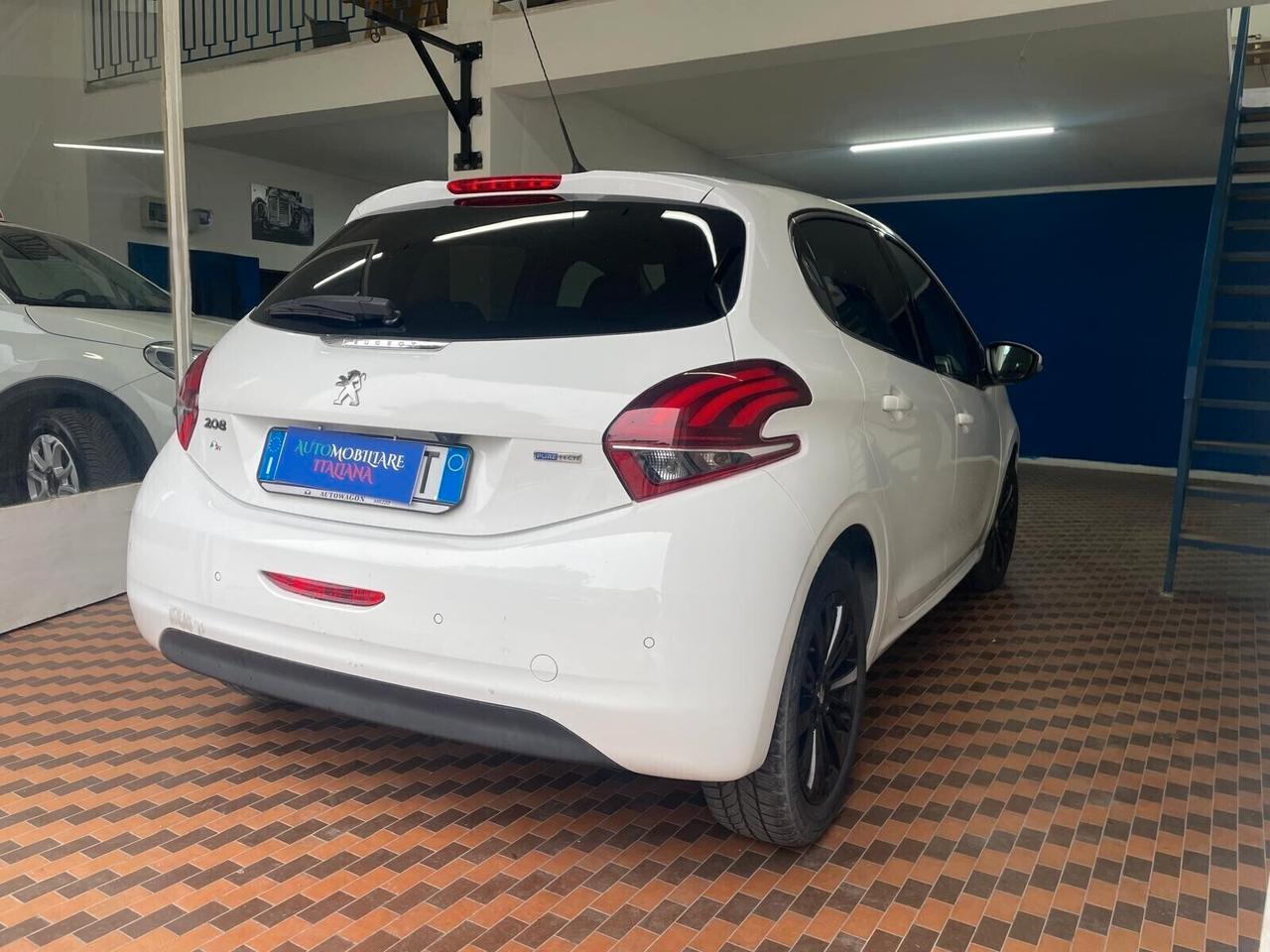 Peugeot 208 PureTech 82 5 porte Allure