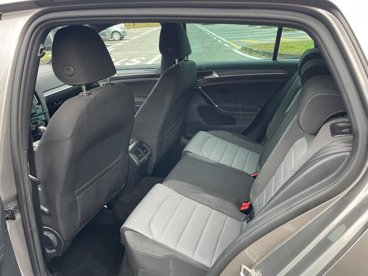 Volkswagen Golf 1.4 TSI 5p. R-Line-Automatik-Neopatentati -.