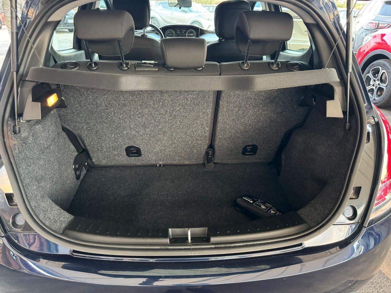 Lancia Ypsilon 1.0 FireFly 5 porte S&S Hybrid Ecochic Silver