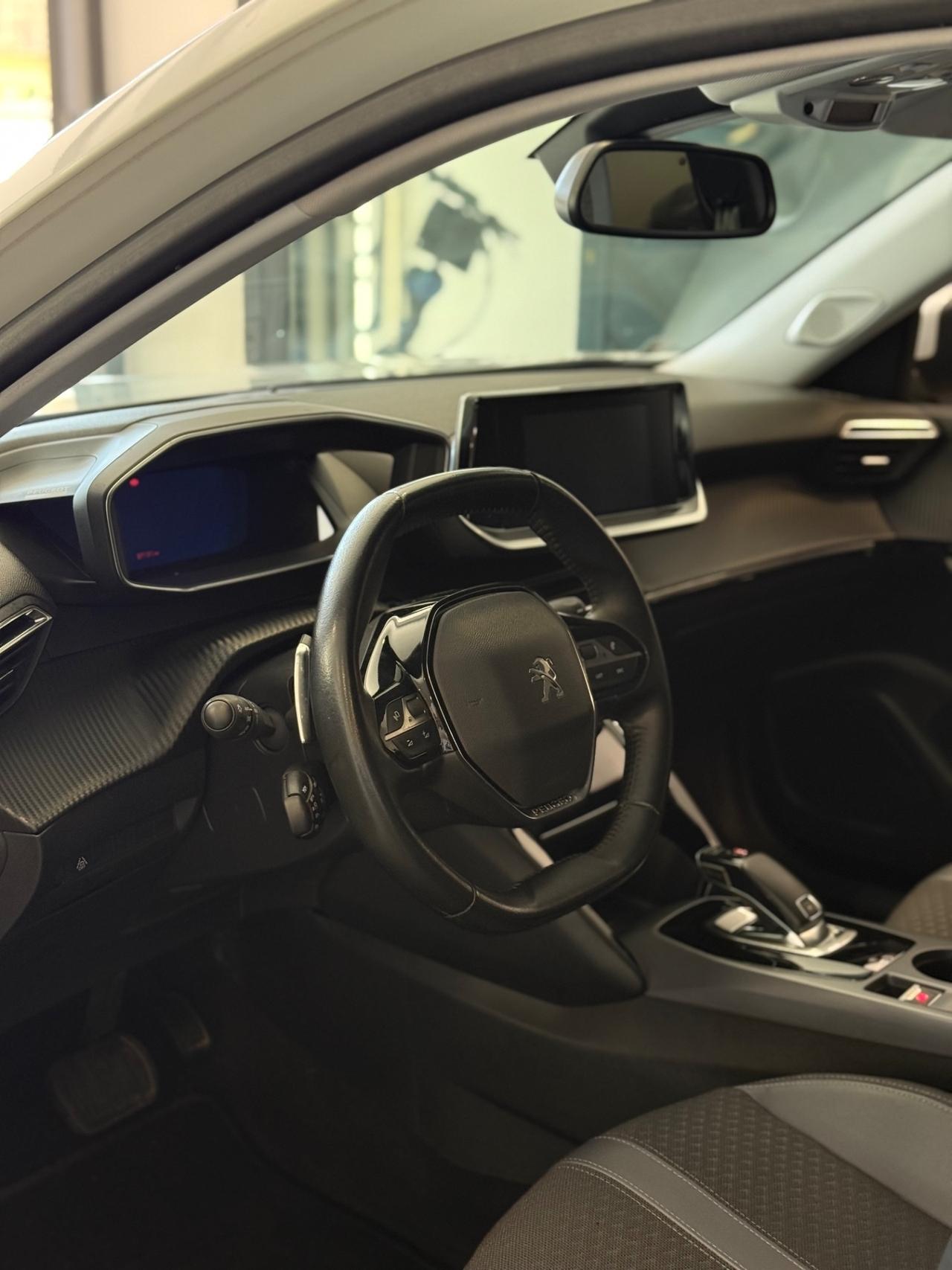 Peugeot 2008 BlueHDi 130 S&S EAT8 Allure Navi Pack