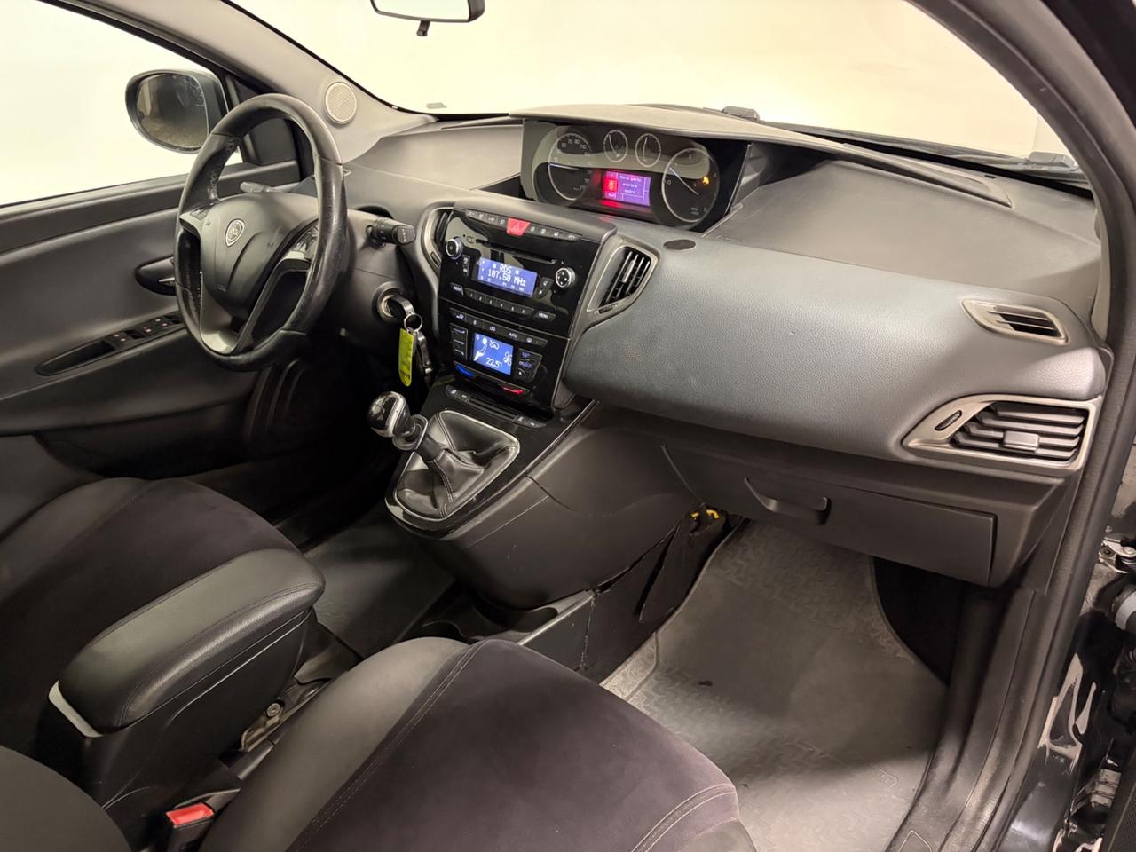 Lancia Ypsilon 0.9 TwinAir 85 CV 5 porte S&S Platinum