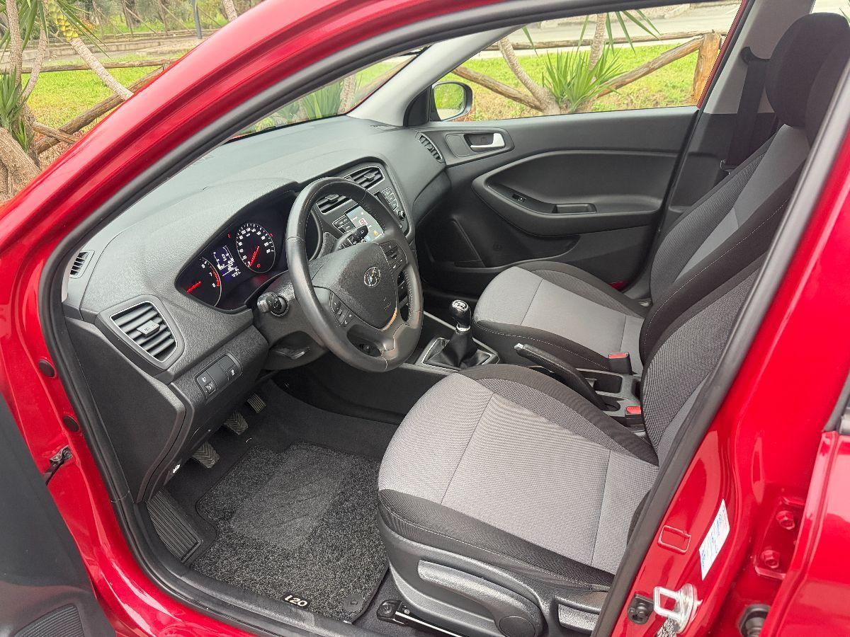 HYUNDAI - i20 - 1.2 5p. Connectline