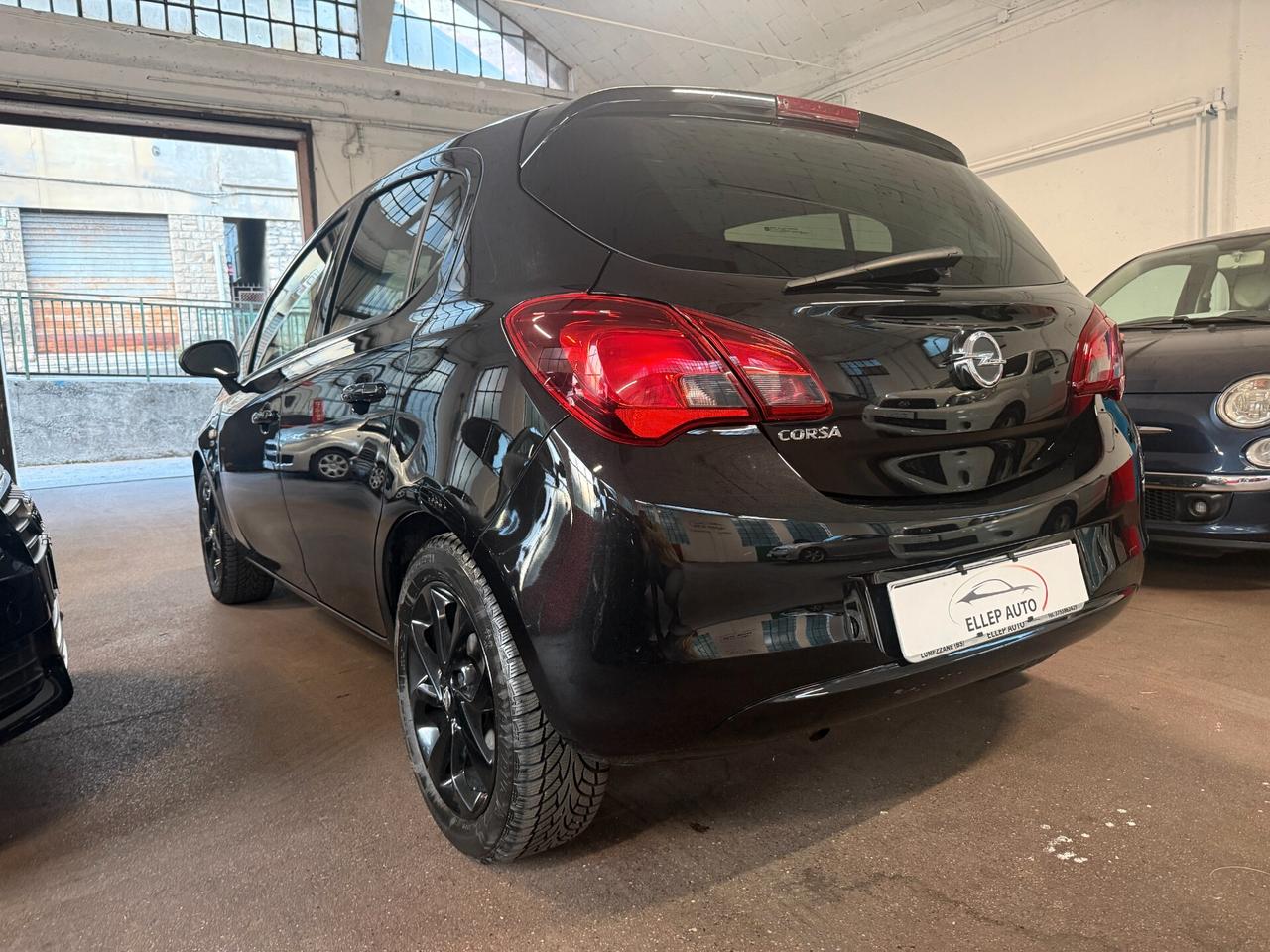 Opel Corsa 1.2 5 porte Black Edition