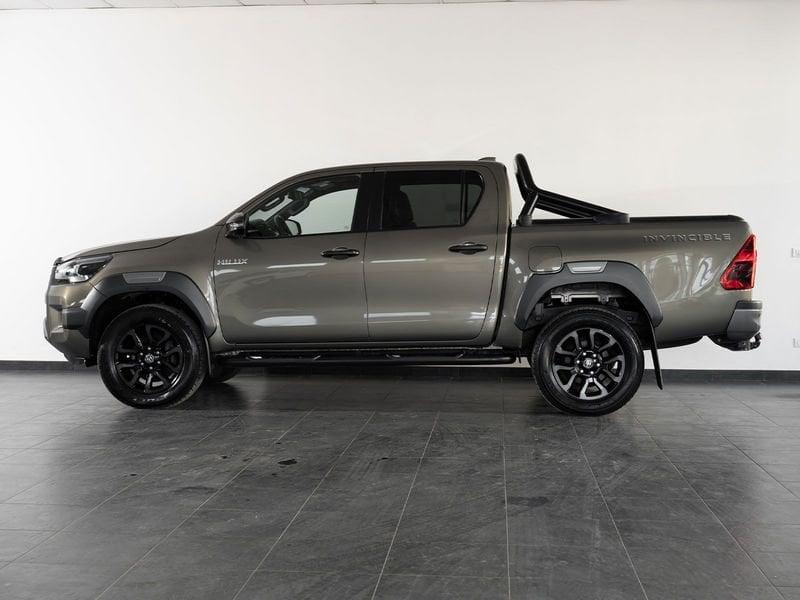 Toyota Hilux 2.8 D A/T 4WD 4 porte Double Cab Invincible