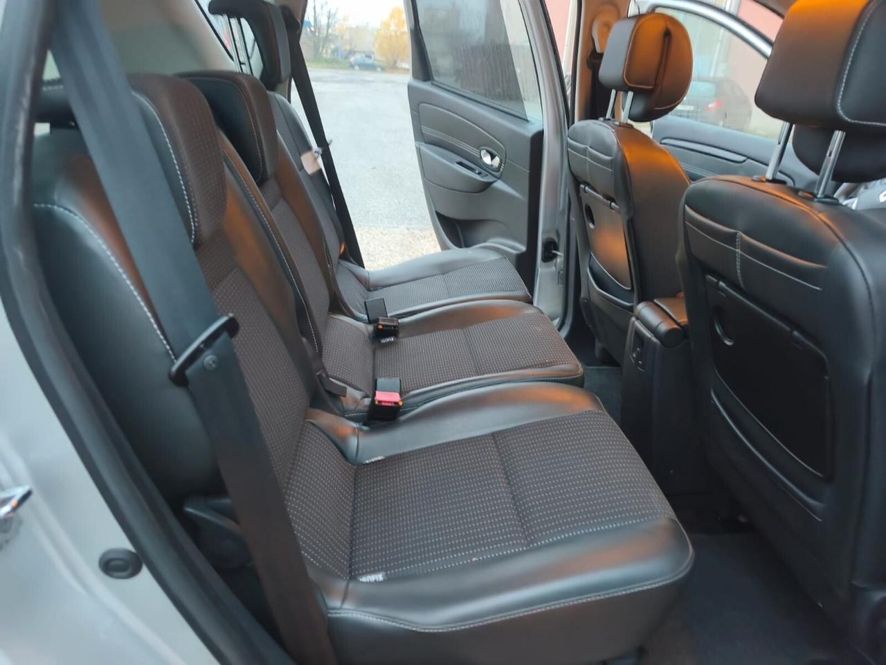 Renault Scenic 2012---1.5 Diesel