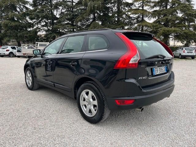 Volvo XC 60 XC60 D4 AWD Geartronic Tua a 195 Euro al Mese